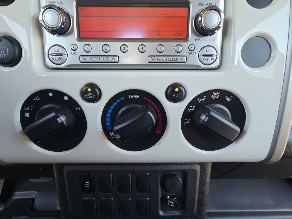 2013 Toyota FJ Cruiser Base photo 19
