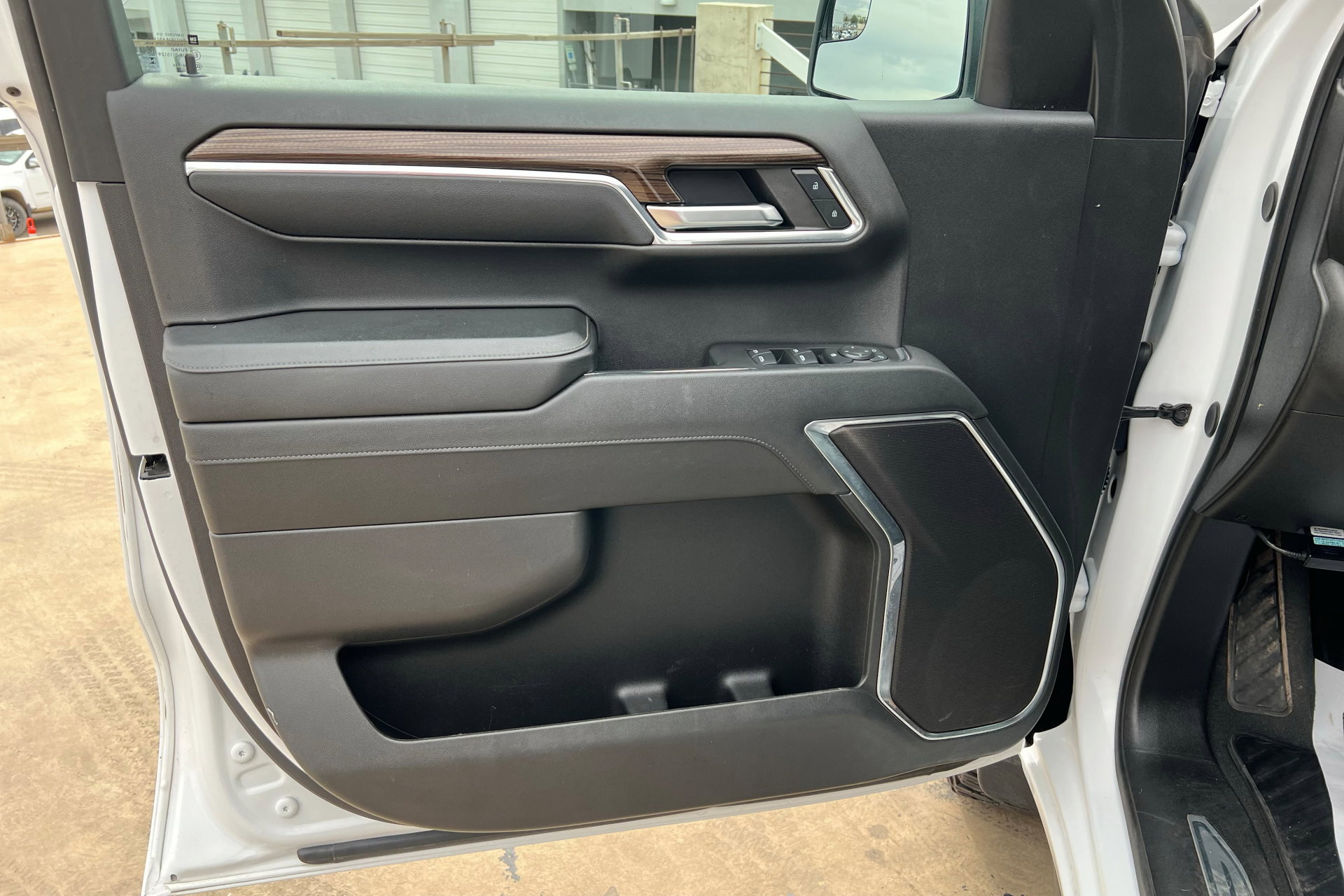 2024 Chevrolet Silverado 1500 LT photo 14