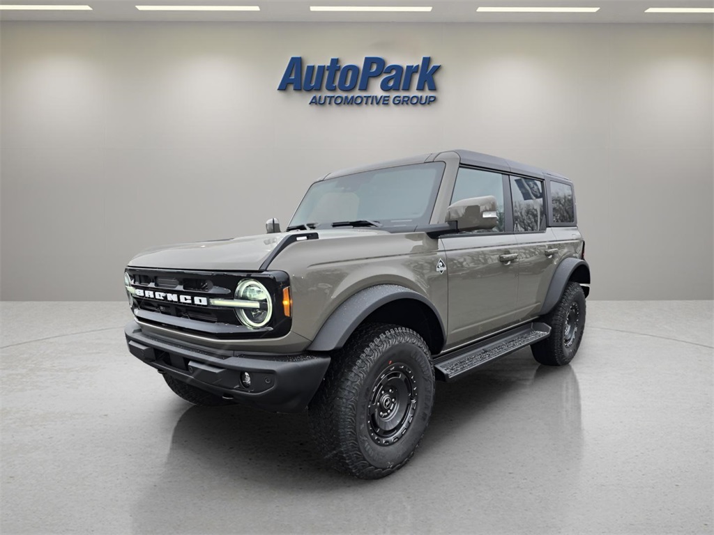2025 Ford Bronco Outer Banks photo 2