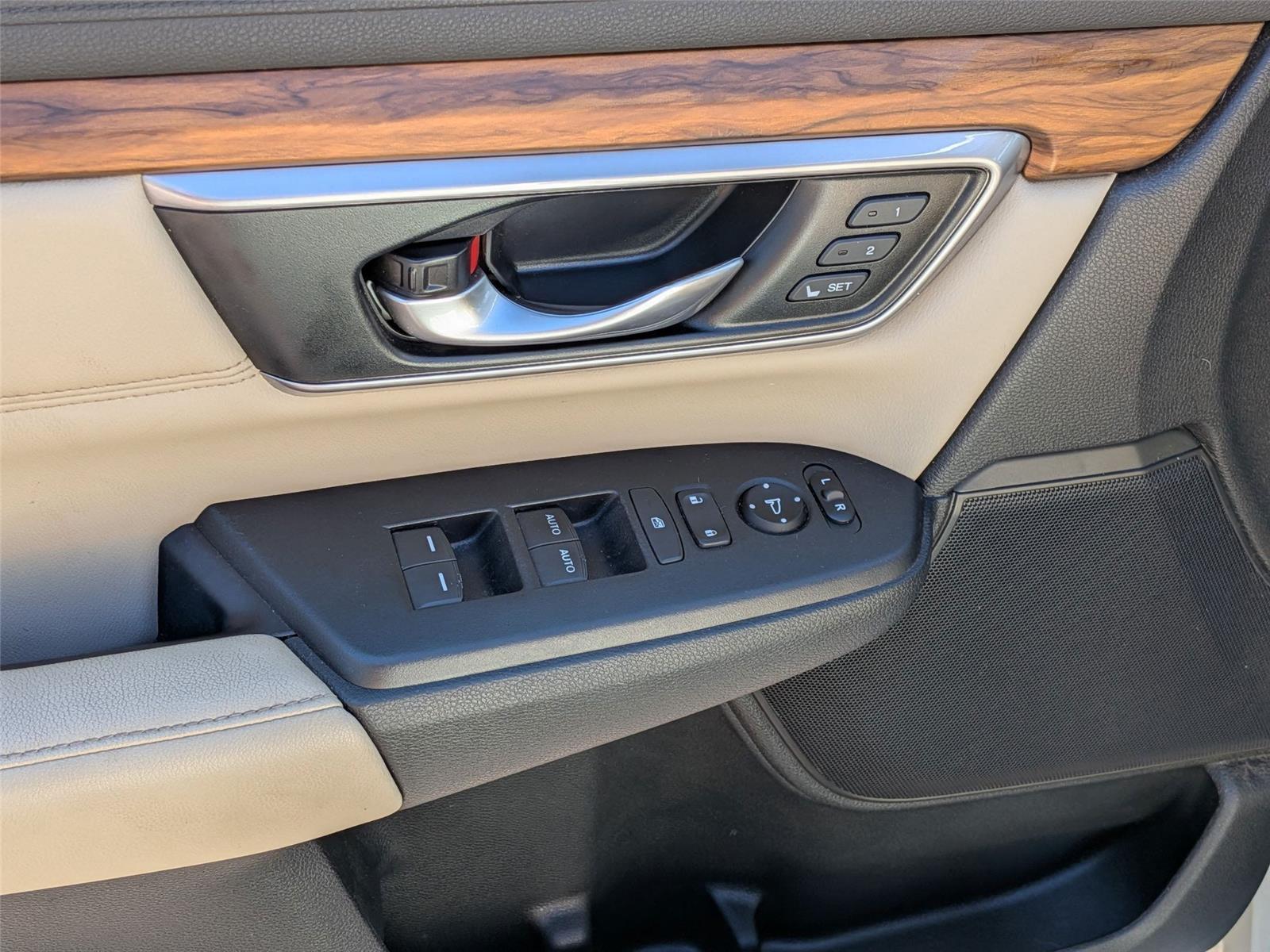 2018 Honda CR-V Touring photo 12