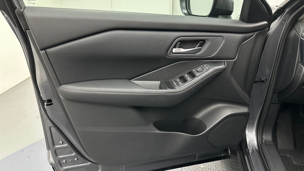 2026 Nissan Rogue SV photo 15