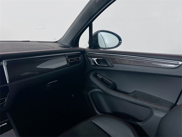 2026 Porsche Macan GTS photo 21