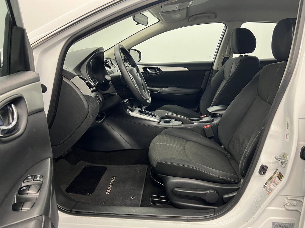 2016 Nissan Sentra S photo 4