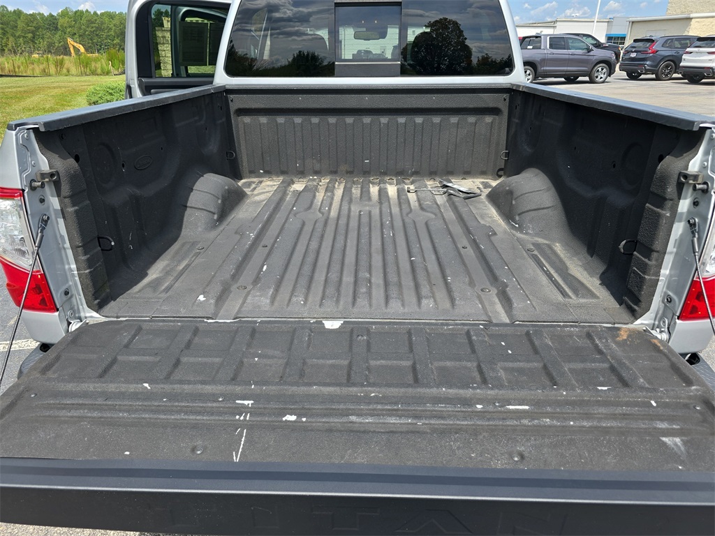 2021 Nissan Titan SV photo 12
