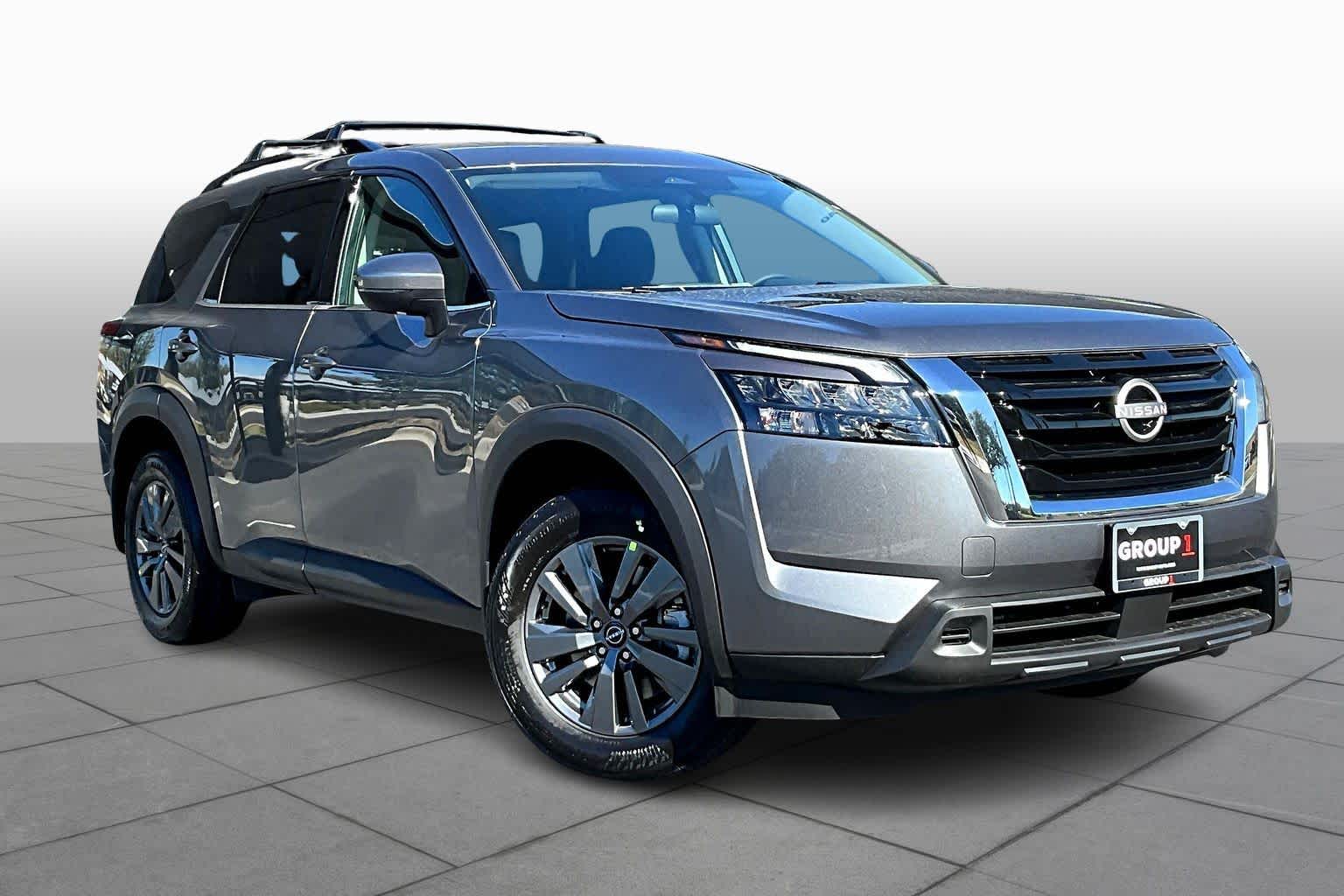 2025 Nissan Pathfinder SV photo 2