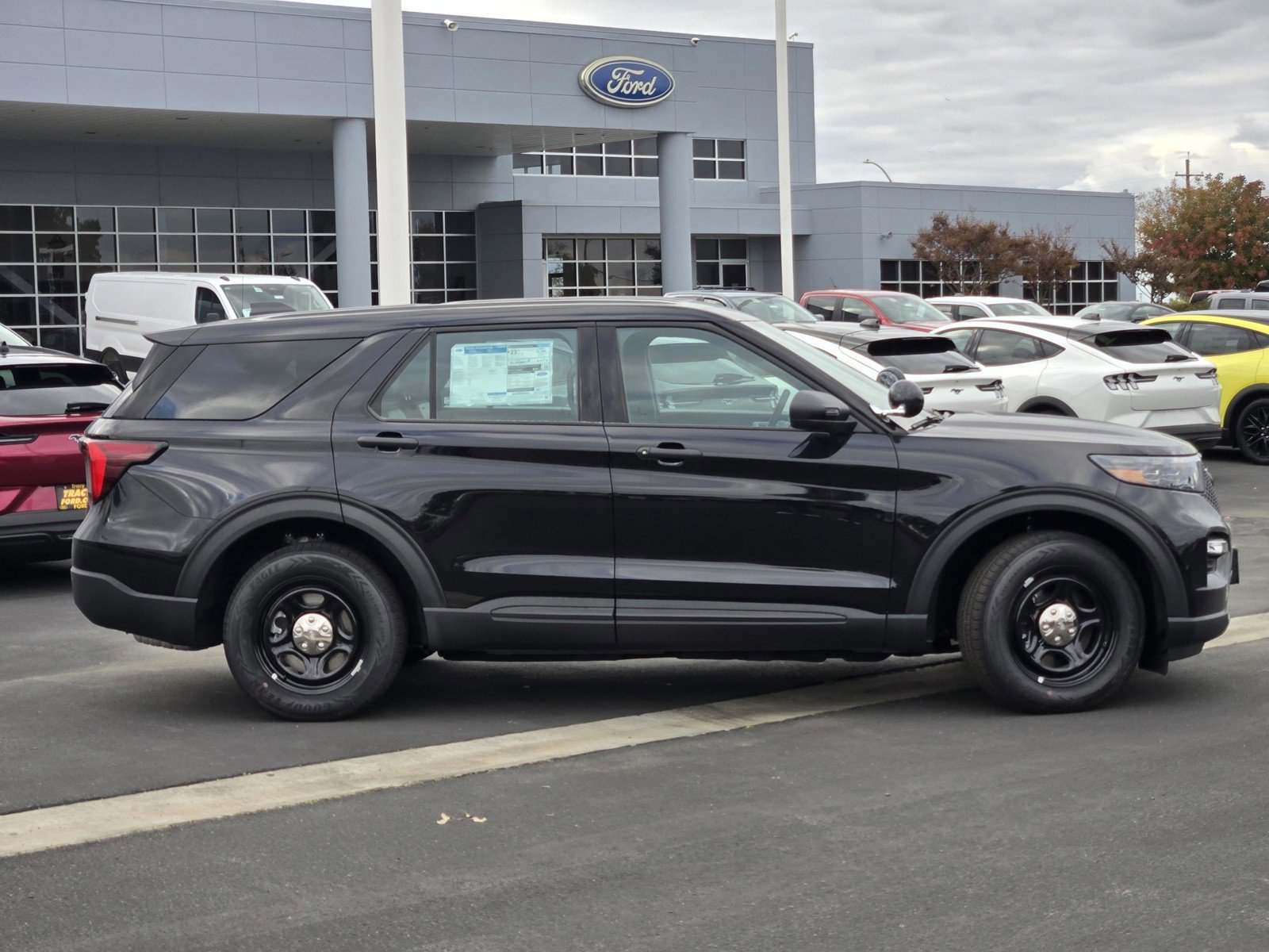 2025 Ford Explorer photo 3