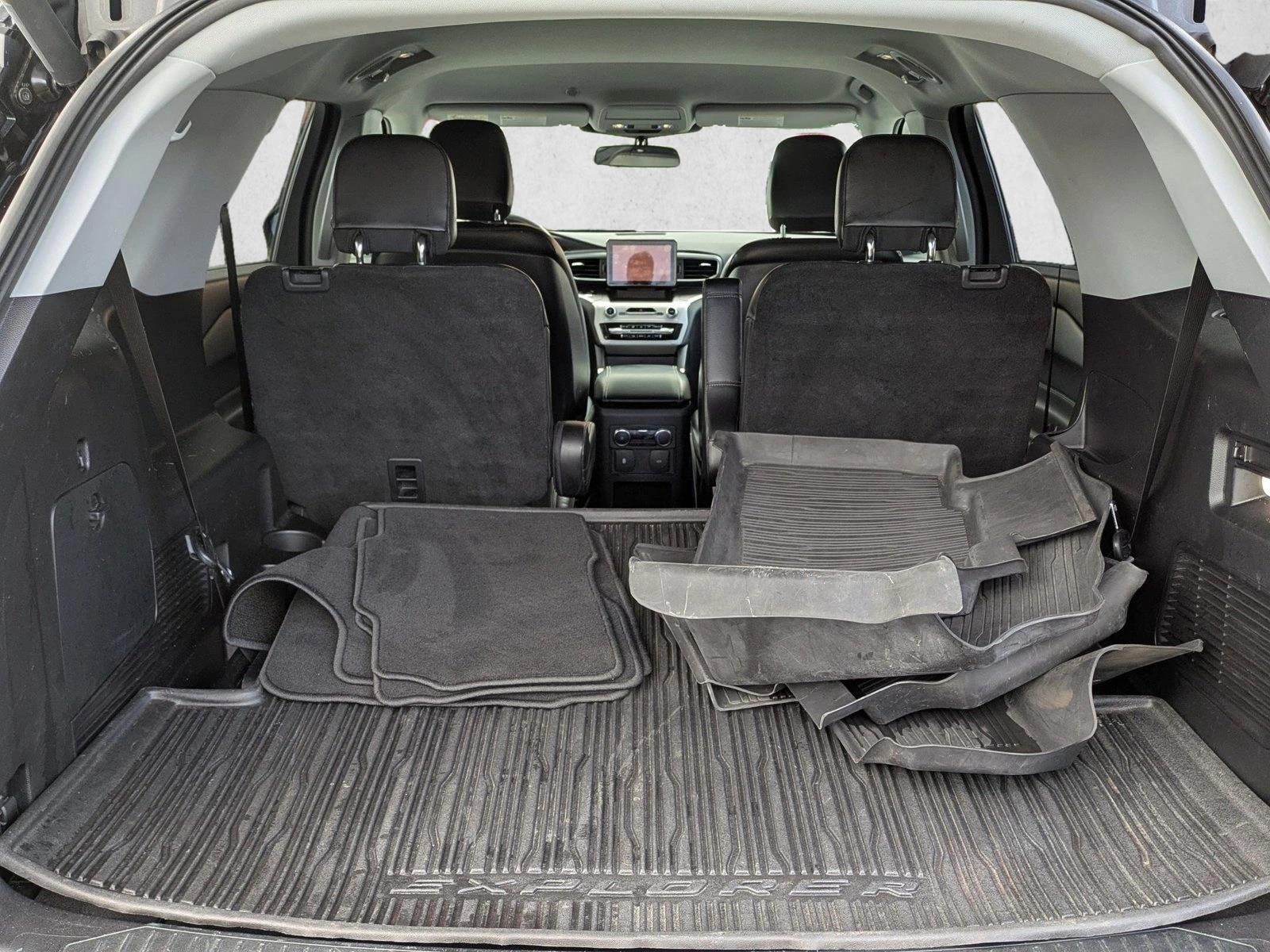 2020 Ford Explorer XLT photo 3