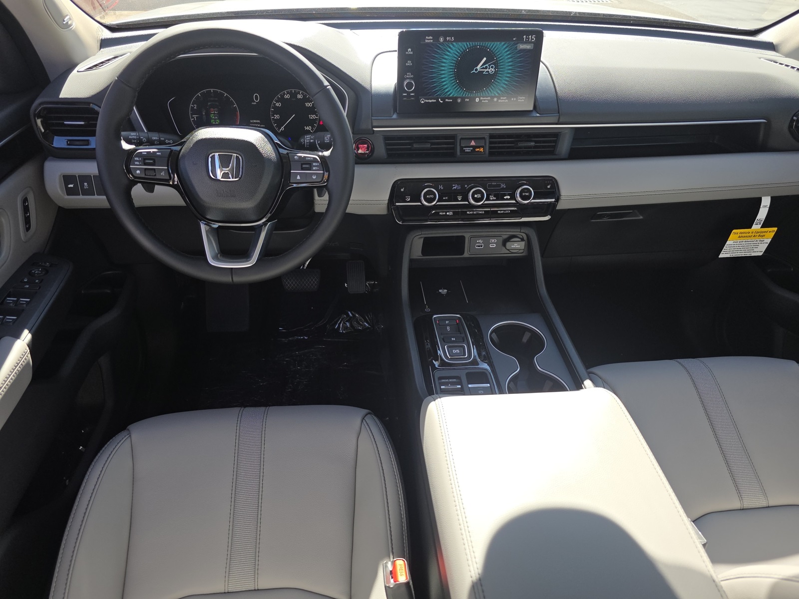 2025 Honda Pilot Touring photo 2