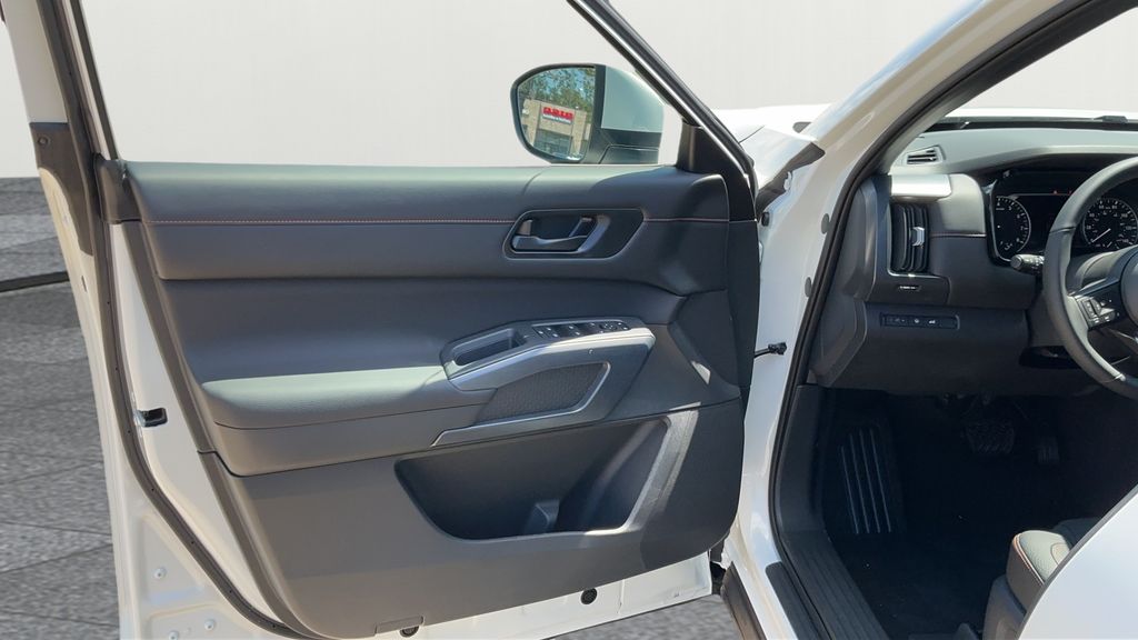 2025 Nissan Pathfinder Rock Creek photo 21