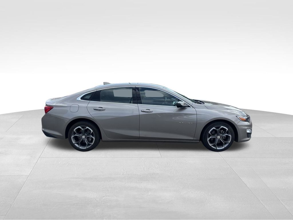2024 Chevrolet Malibu 1LT photo 3
