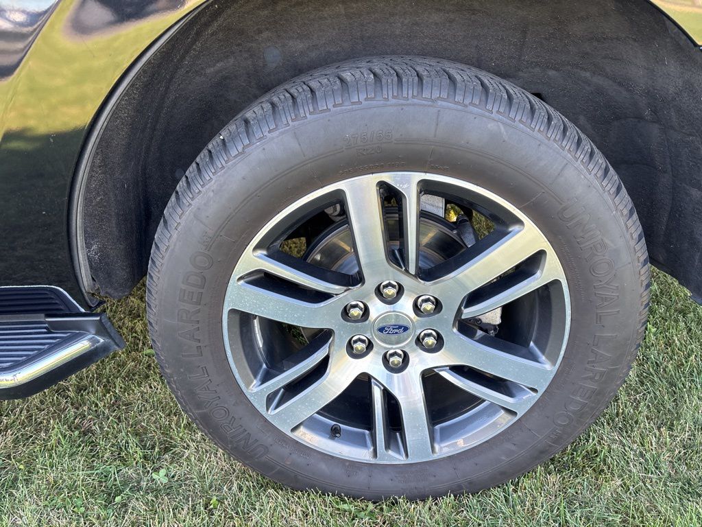 2022 Ford Expedition Limited photo 10
