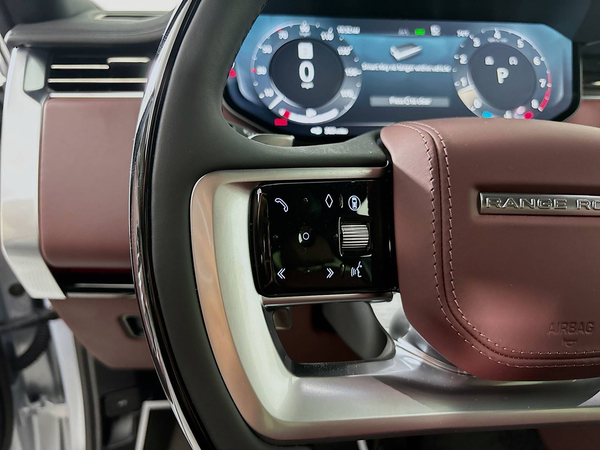 2025 Land Rover Range Rover SE photo 8