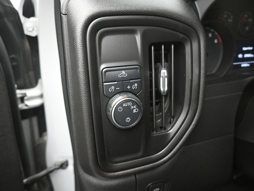 2021 Chevrolet Silverado 1500 Custom photo 11