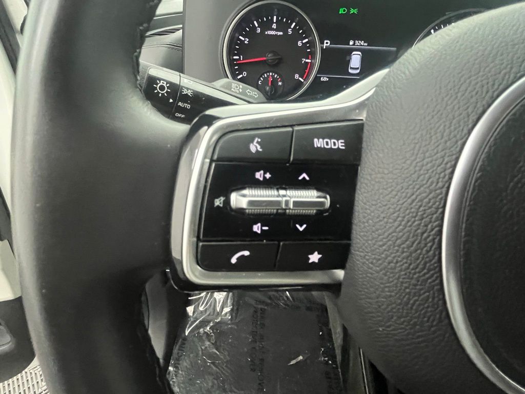 2024 Kia Carnival LX photo 18