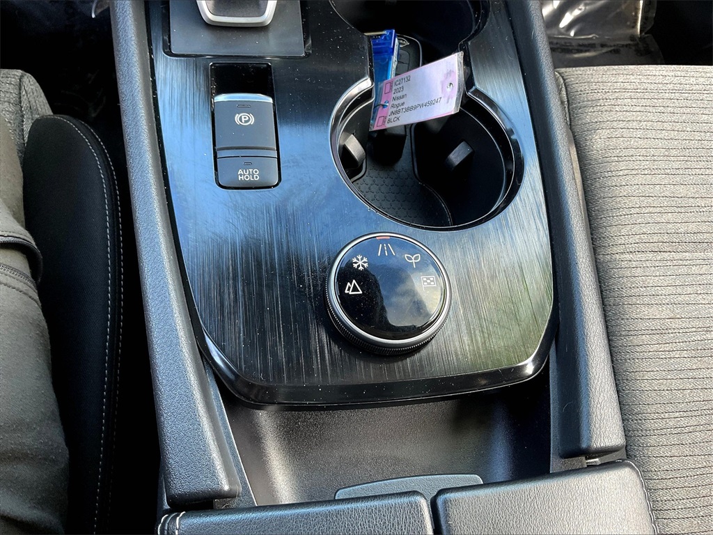 2023 Nissan Rogue SV photo 33