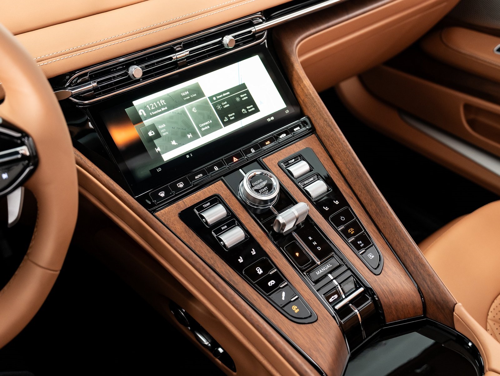 2025 Aston Martin DB12 photo 31