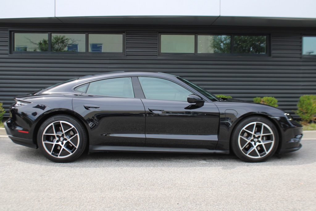 2025 Porsche Taycan Base photo 8