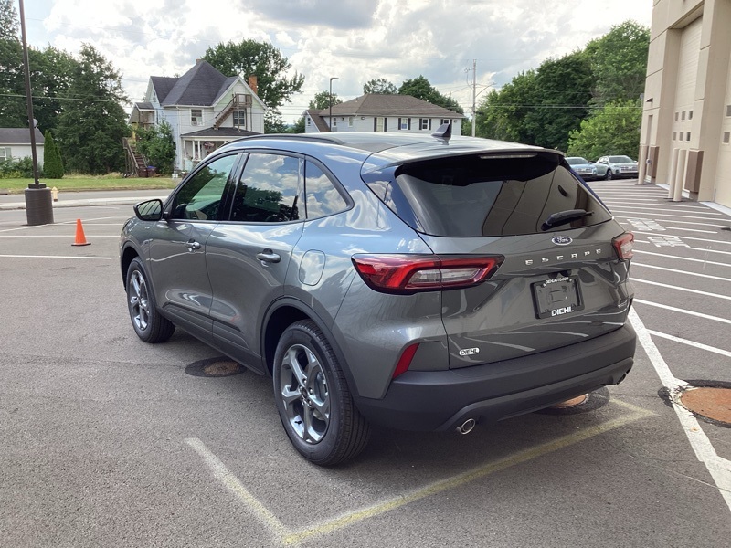 2025 Ford Escape Hybrid ST-Line Select photo 5