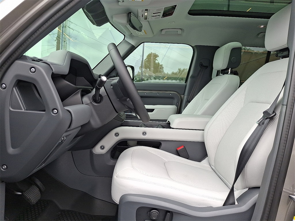 2025 Land Rover Defender 110 S photo 9
