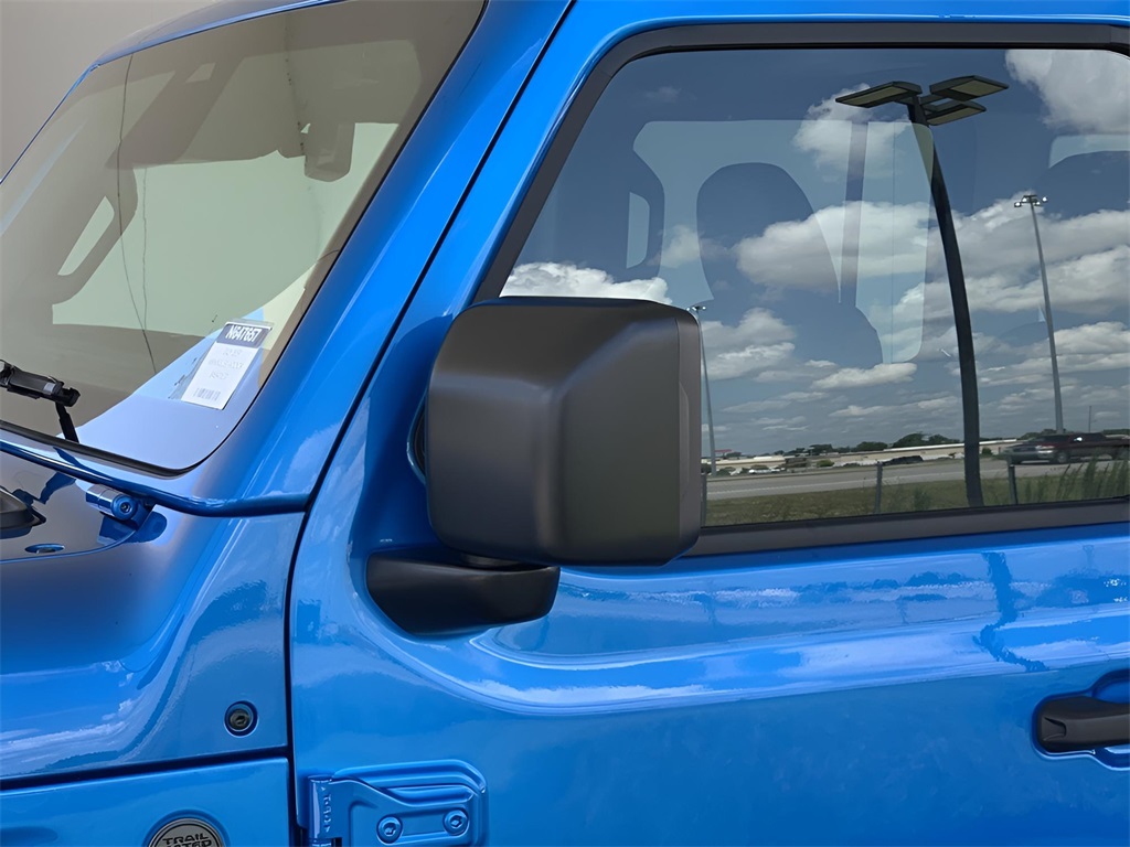 2025 Jeep Wrangler Sahara photo 12