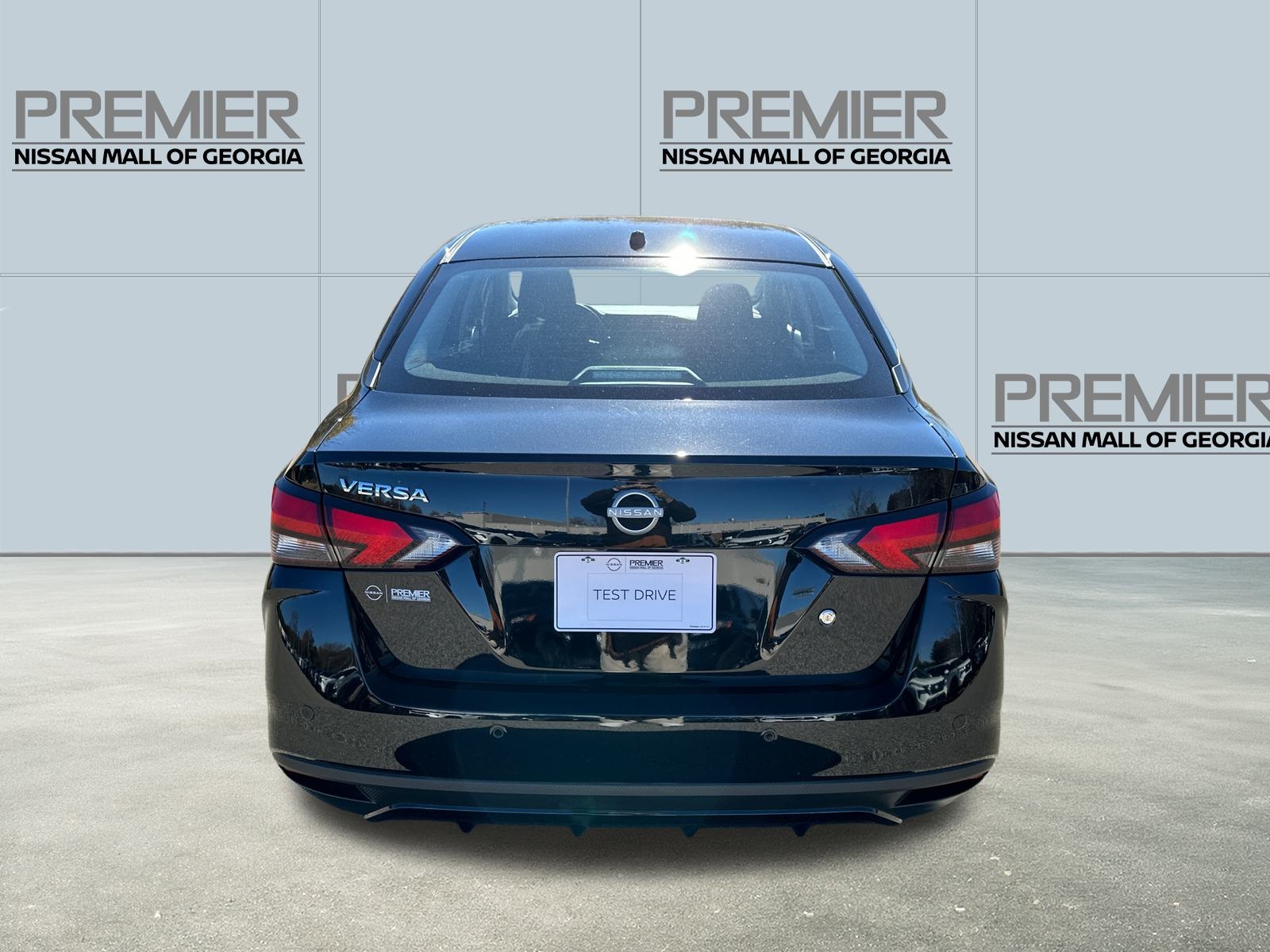 2025 Nissan Versa 1.6 S photo 3