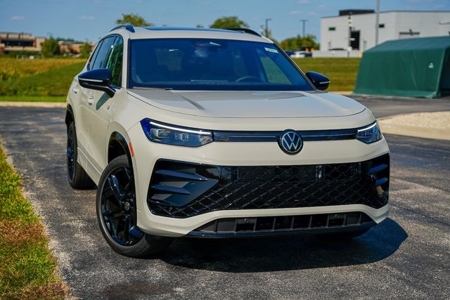 2025 Volkswagen Tiguan SE R-Line Black photo 3