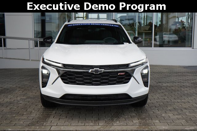 2025 Chevrolet Trax photo 2