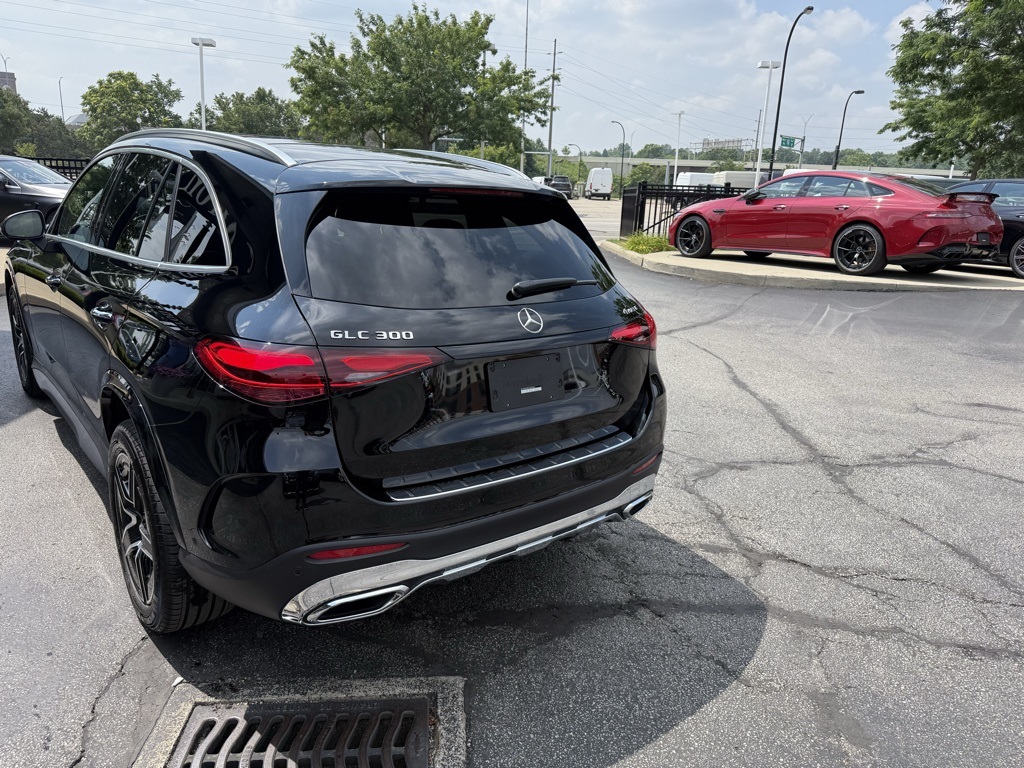 2025 Mercedes Benz GLC 300 4MATIC photo 4