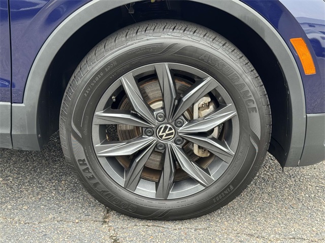 2023 Volkswagen Tiguan SE photo 11