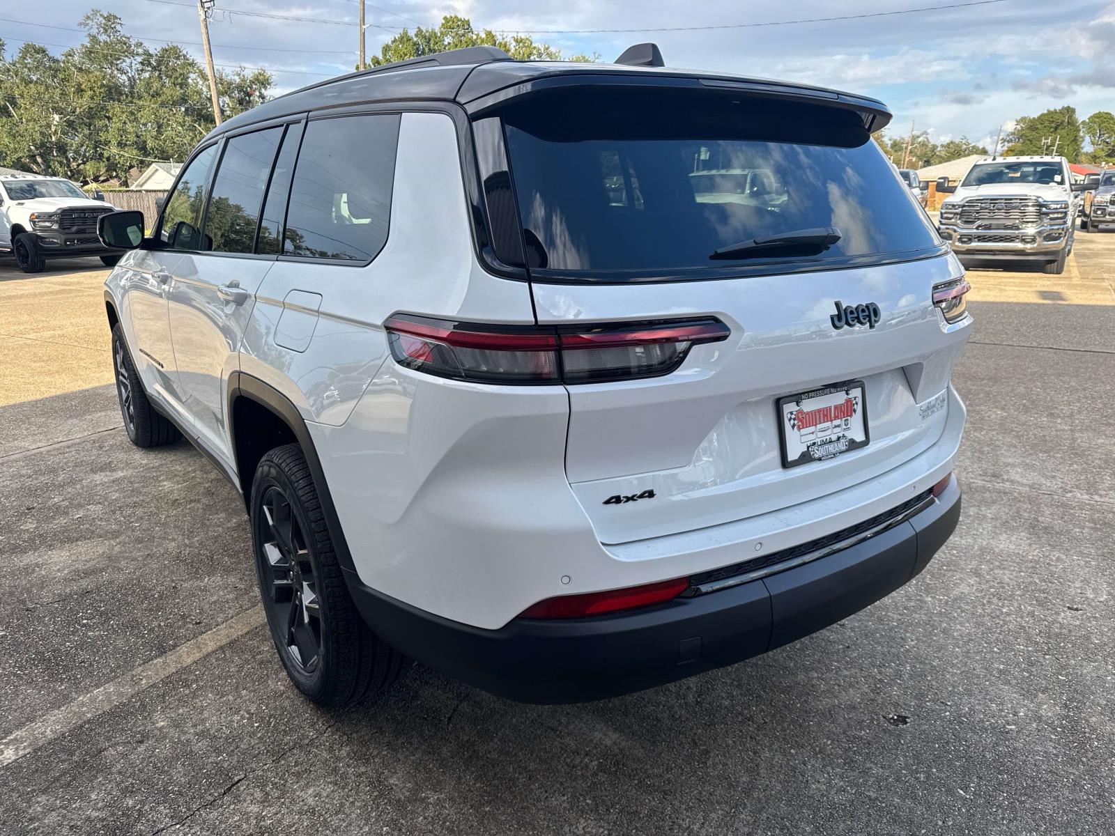 2025 Jeep Grand Cherokee Limited photo 4
