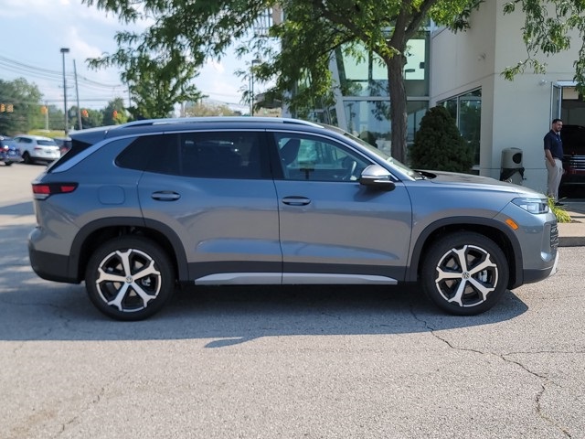 2025 Volkswagen Tiguan SE photo 2