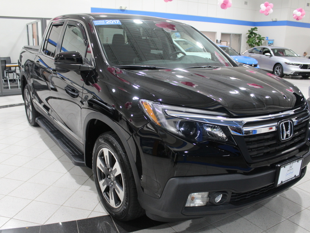 2017 Honda Ridgeline RTL-T photo 3
