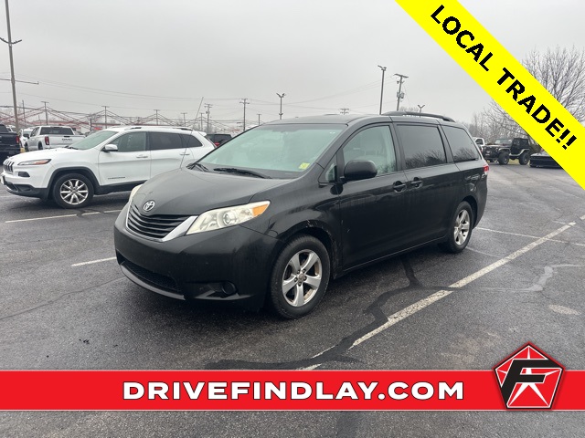 2011 Toyota Sienna LE's photo