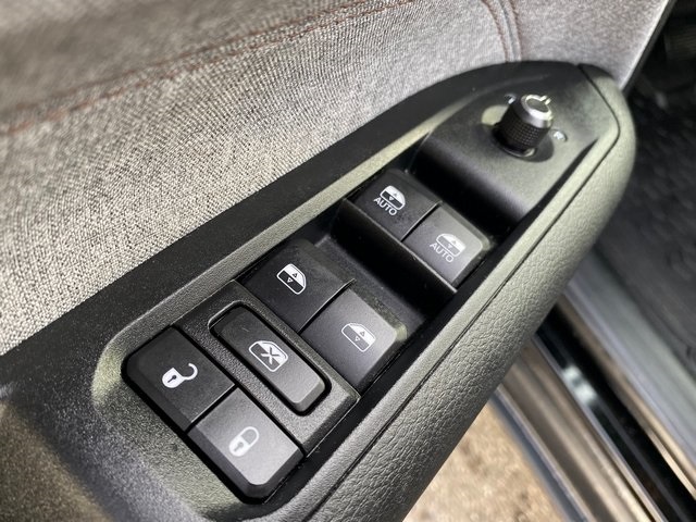 2022 Jeep Compass Latitude Lux photo 16