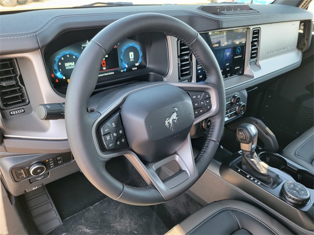 2025 Ford Bronco Outer Banks photo 12