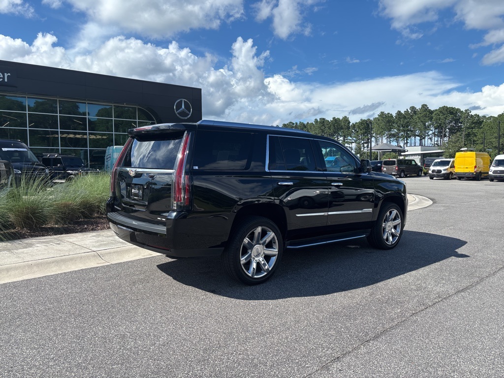 2019 Cadillac Escalade Luxury photo 2