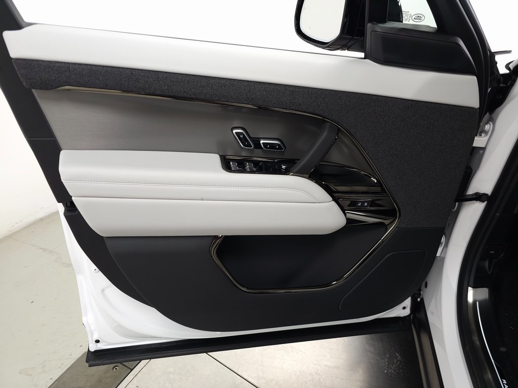 2025 Land Rover Range Rover Sport SE photo 11
