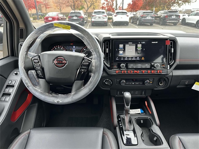 2025 Nissan Frontier Crew Cab PRO-4X photo 2