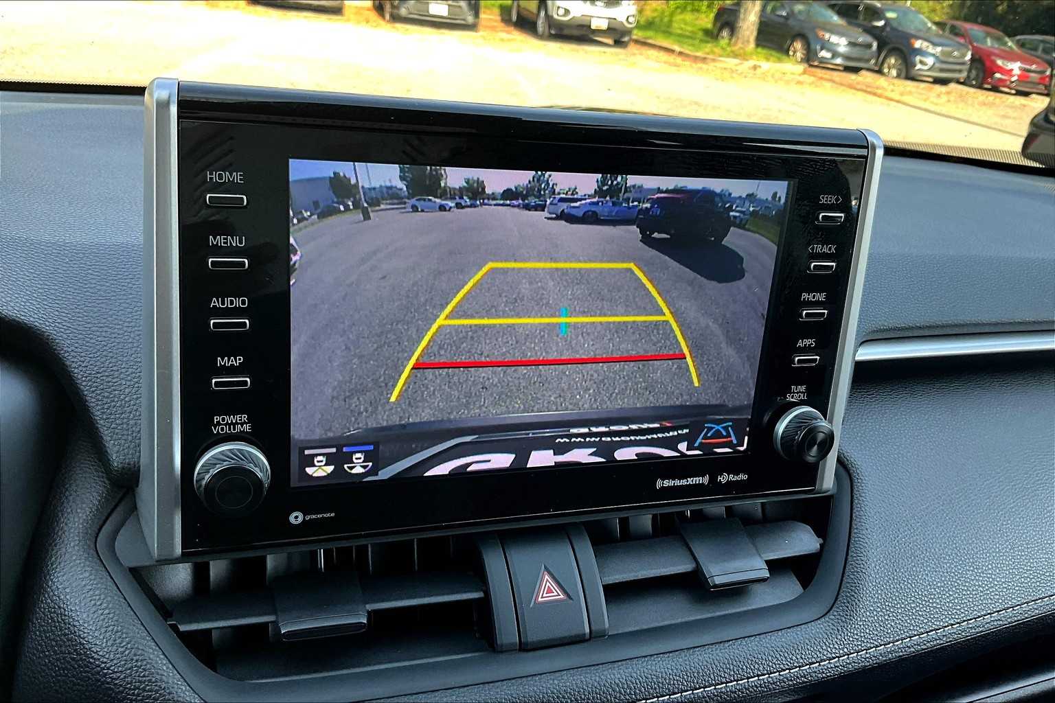2022 Toyota RAV4 Hybrid XLE photo 25