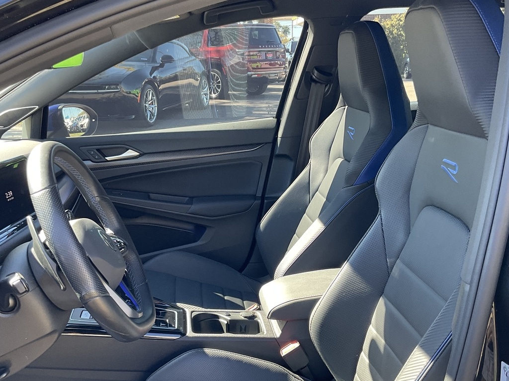 2023 Volkswagen Golf Anniversary Edition photo 4