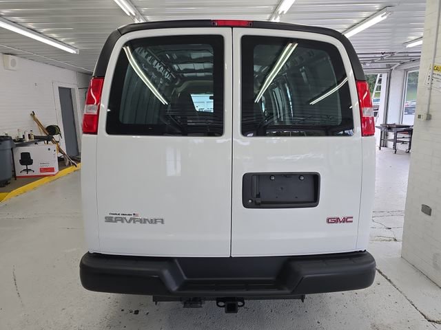 2025 Gmc Savana Cargo 2500 photo 3