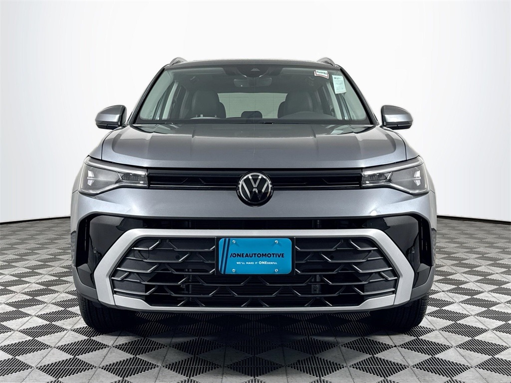 2025 Volkswagen Taos SE photo 3