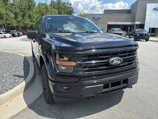 2025 Ford F-150 XLT photo 2