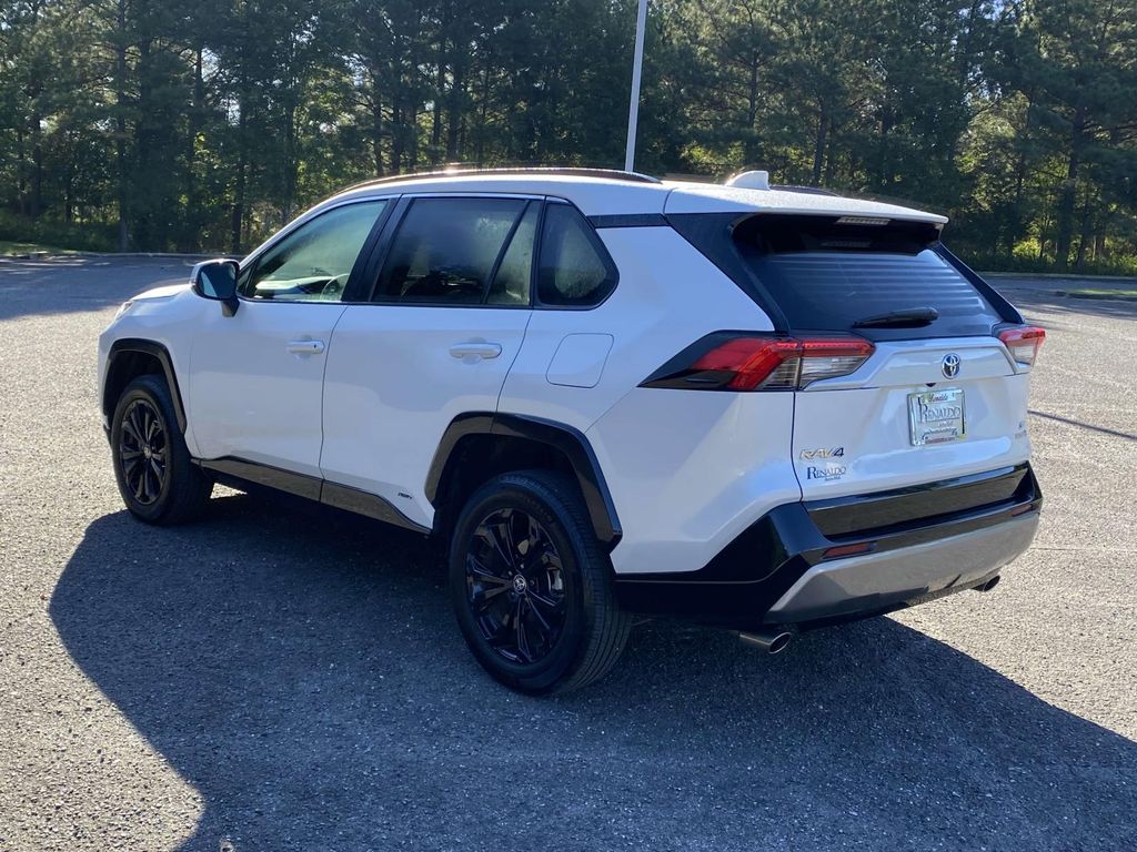 2023 Toyota RAV4 Hybrid SE photo 4