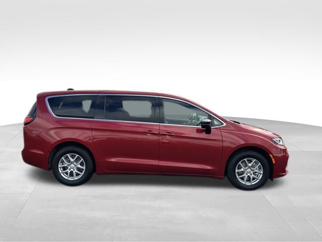 2026 Chrysler Pacifica photo 7