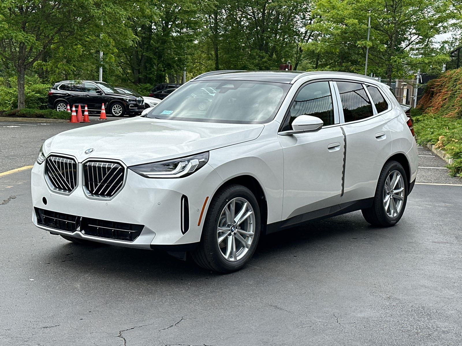 New 2025 Mineral White Metallic BMW 30 xDrive image 3