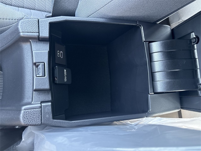 2026 Toyota Corolla Cross XLE XSE photo 20