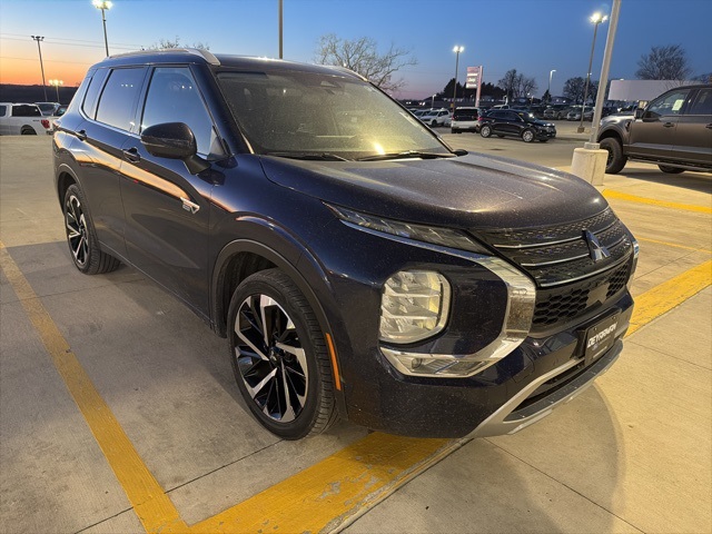2023 Mitsubishi Outlander Plug-In Hybrid SEL's photo