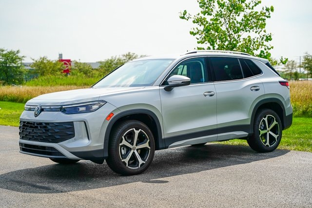 2025 Volkswagen Tiguan SE photo 6
