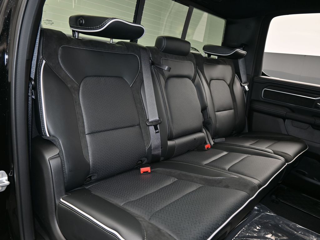 2025 Ram 1500 Laramie photo 3